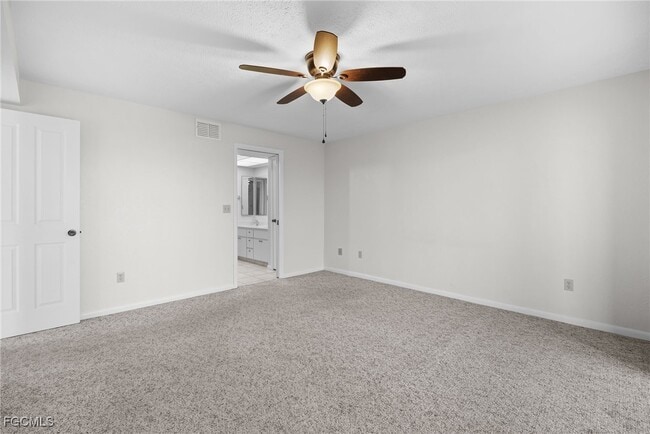 Building Photo - 4019 SE 20th Pl Unit 303