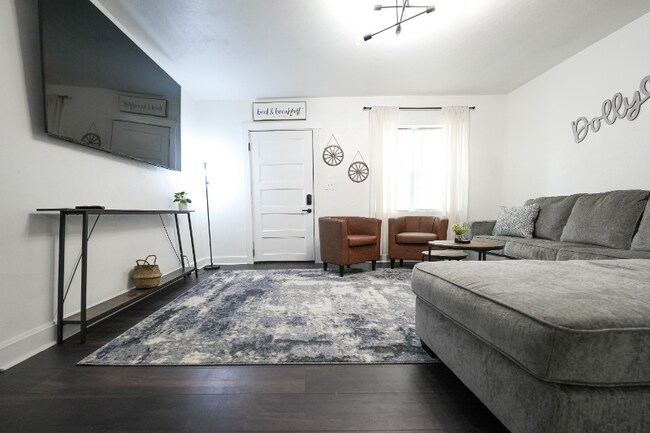 Photo - 2102 Scovel St