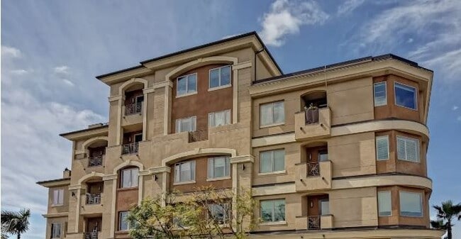 Secure building - 3972 Albatross St Unit 201