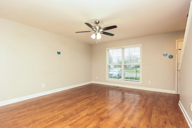 Photo - 2853 Sutherland Dr