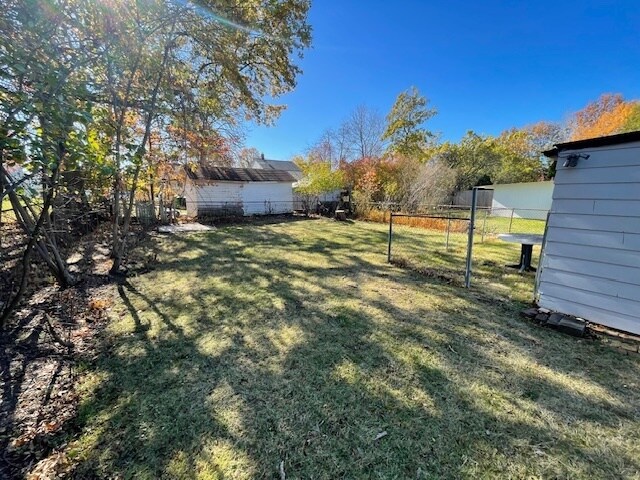 Photo - Renovated 2 bedroom home with large yard!