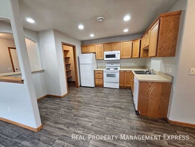 Photo - Spacious 3-bedroom, 1-bathroom Townhome Wi...