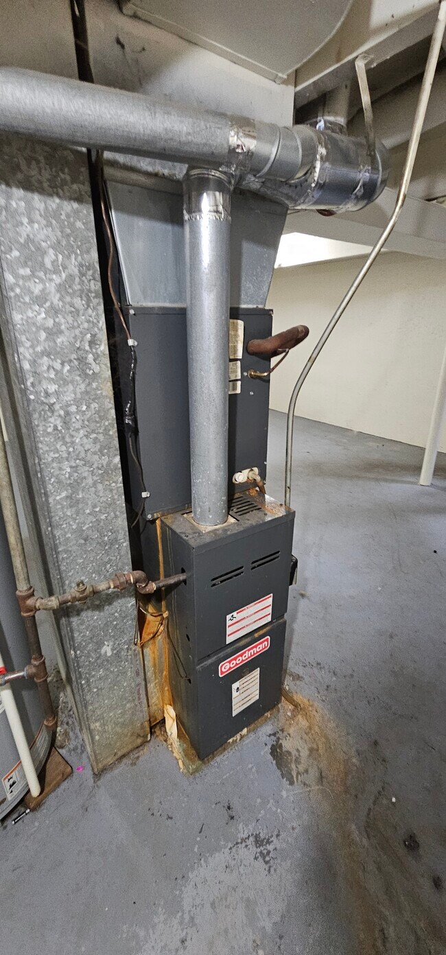 Photo - 824 N 70th St