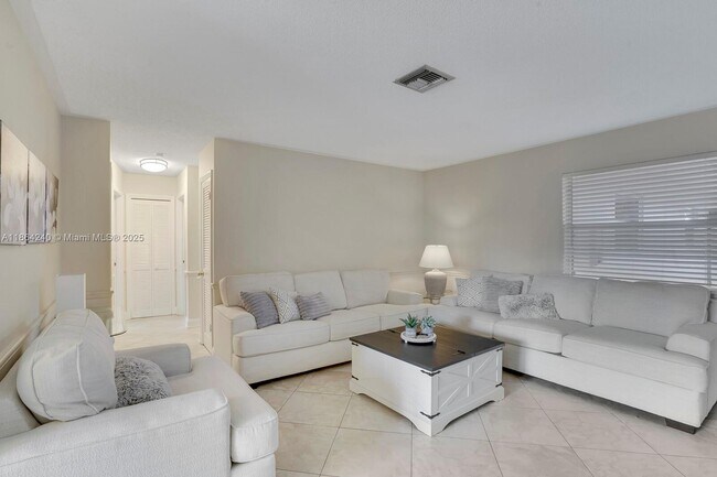 Photo - 222 SW 1st St Unidad H-7