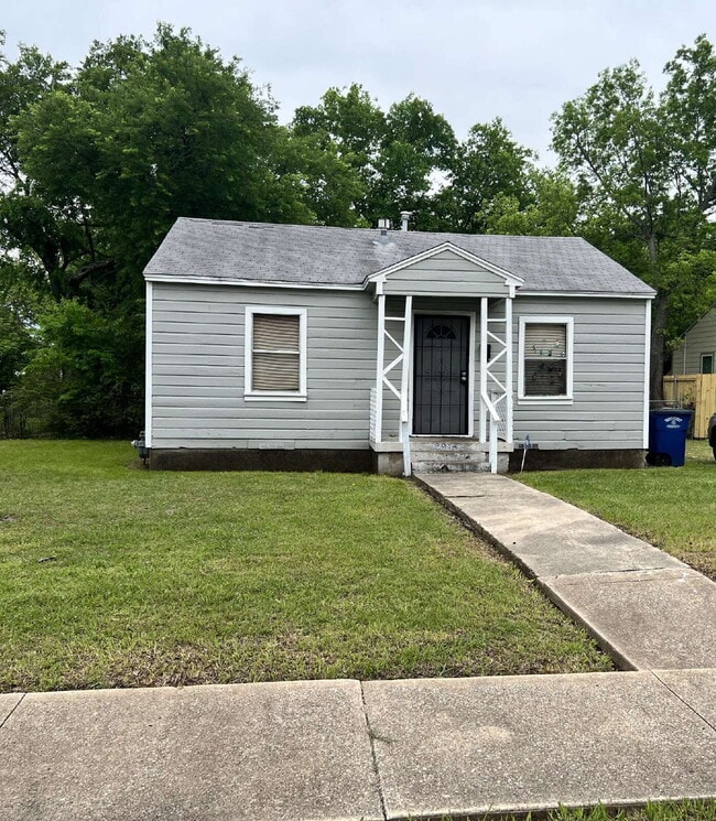 Building Photo - 2918 Bardwell Ave