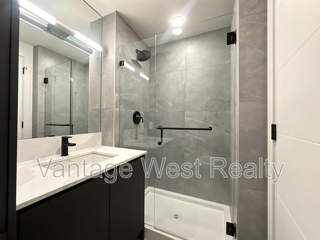 Photo - 720-720 K. L. O. Rd