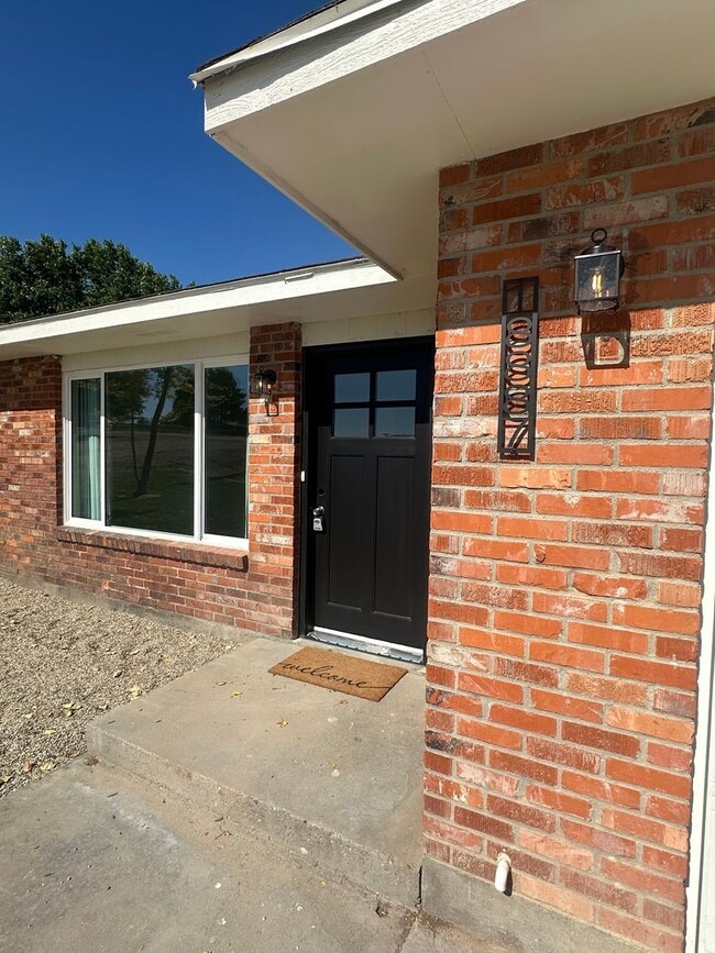 Photo - Style and Class....2 Bedroom, 1 bath , 1 C...