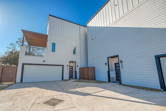 Photo - 1718 Hardy St