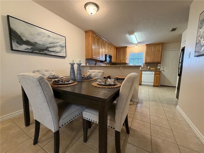 Photo - 903 Crepe Myrtle St