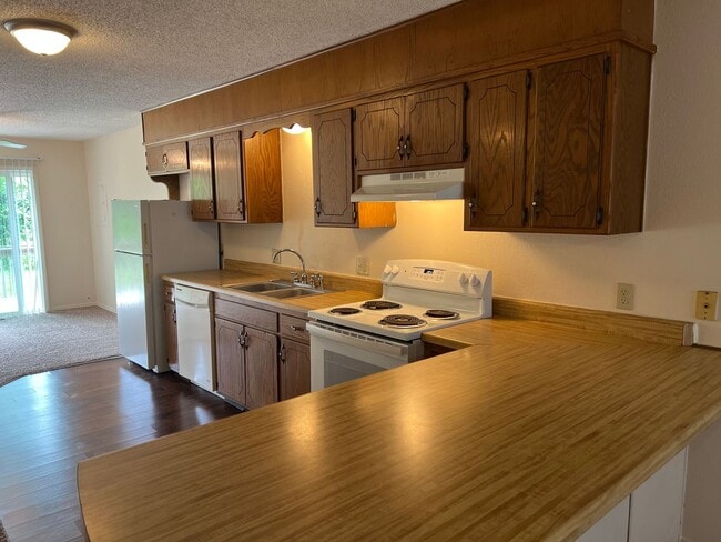 Photo - 2 Bedroom, 2 Bathroom Duplex in SW Springfield