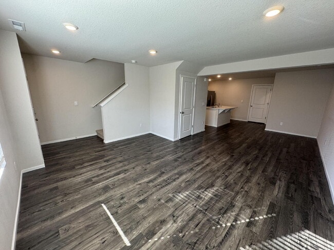 Photo - Newer Townhouse in Saddle Club Estates with 2-Car Garage – Nearby Winco, Fred Meyers & Schools