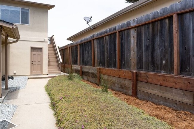 Photo - Newly Remodeled 2 bedroom 1 bathroom Seaside Apartment!