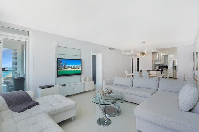Building Photo - 3901 S Ocean Dr Rental