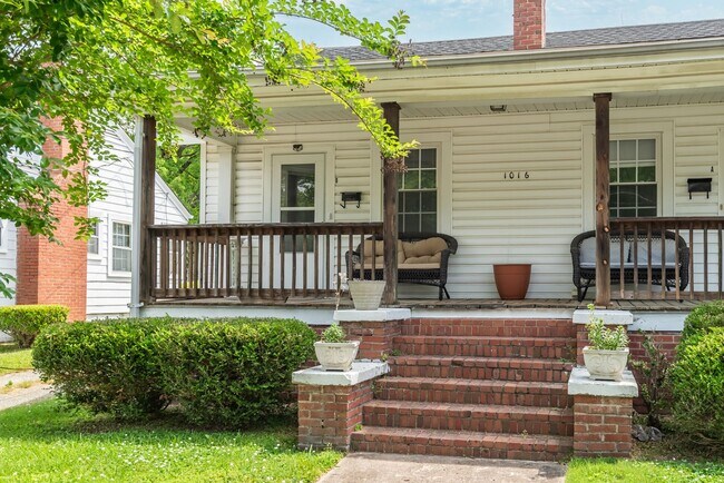 Photo - Charming 1 bed, 1 bath Unit Located in the... Unidad B