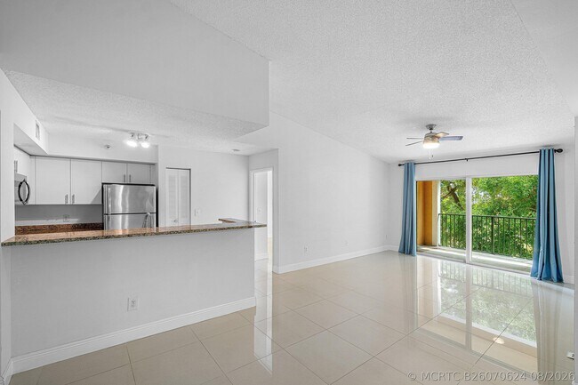 Photo - 131 Yacht Club Way Unit 307