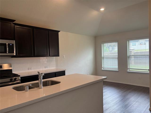 Photo - 2065 Alamandine Ave