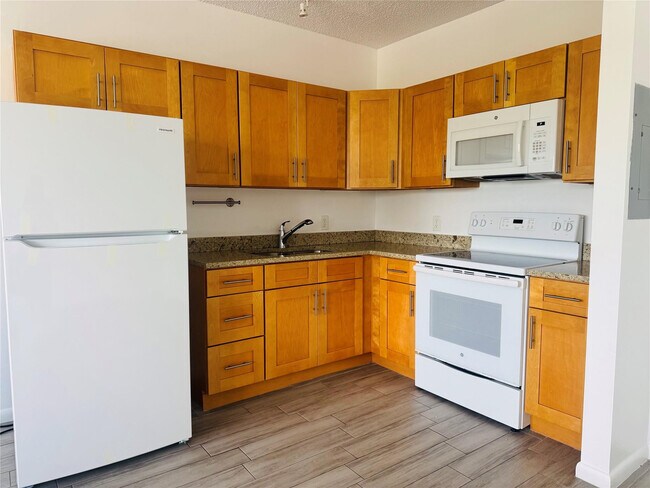 Photo - 229 E Commercial Blvd Unidad 2