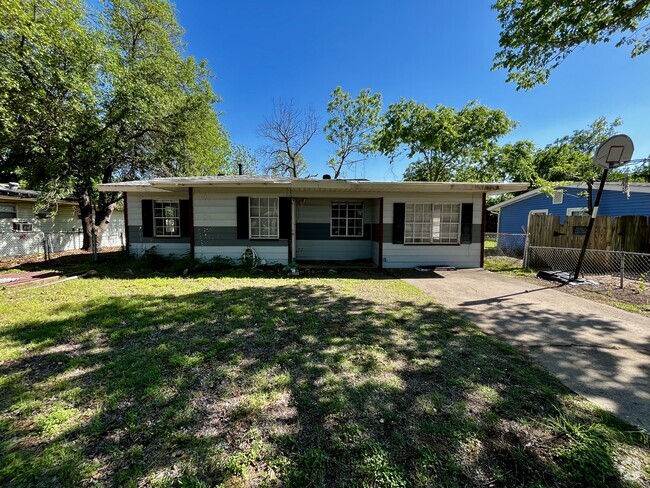 Building Photo - 608 Bluebonnet Dr Rental