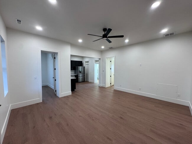 Photo - 127 E 400 N St