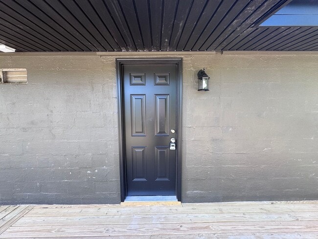 Photo - Newly Remodeled 2 bed 1 bath Apartment Unidad 904 Coldwater Road #8