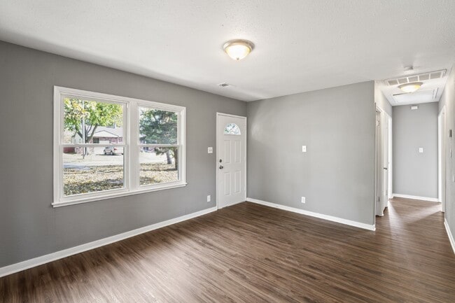 Photo - Welcome home to this cozy and fully updated 3-bedroom, 1-bath rental in Kansas City, KS!  1st mon...