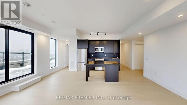 Photo - 758 Dovercourt Rd