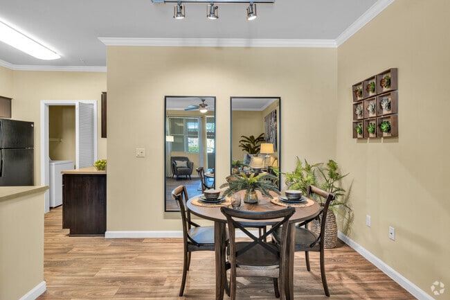 2BR, 2BA - 1056SF - Dining Area