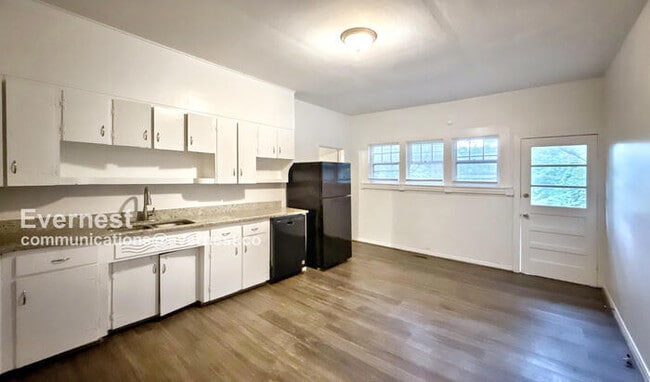 Photo - 253 11th Ave NE