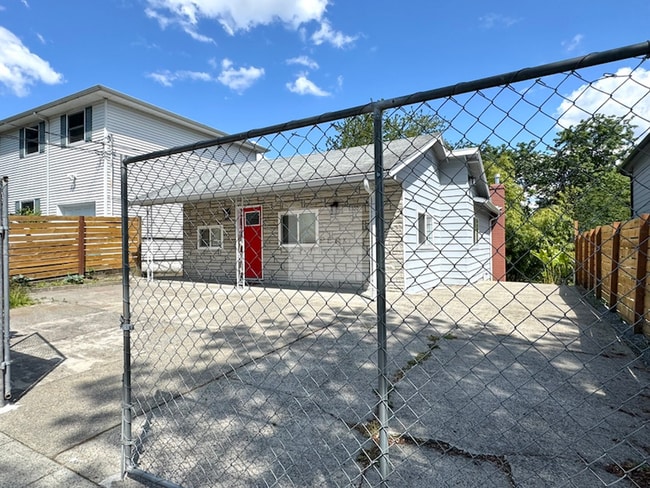 Photo - Updated 2 Bed, 1 Bath | South Beacon Hill | Private Patio + Parking Unidad South Beacon  A