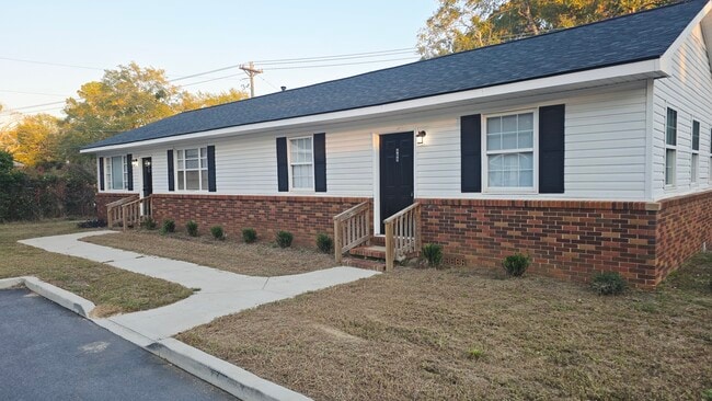 Building Photo - Monetta Apartments Unit 469