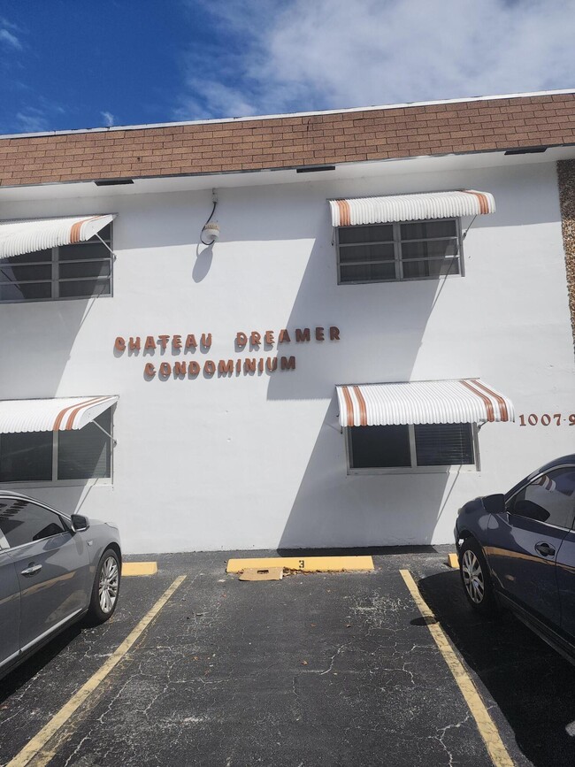 Building Photo - 1007 N 19th Ave Unit 4