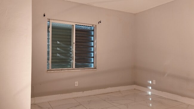 Photo - 1137-1139 Ichabod Ave Unidad 1137