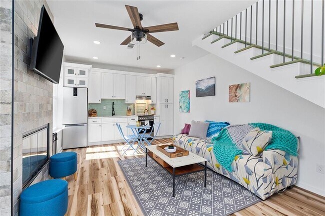 Photo - 112 Wesley Ave NE