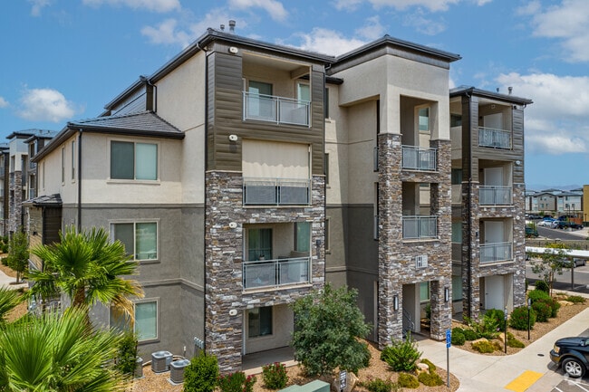 Building Photo - Grayhawk at Rivers Edge