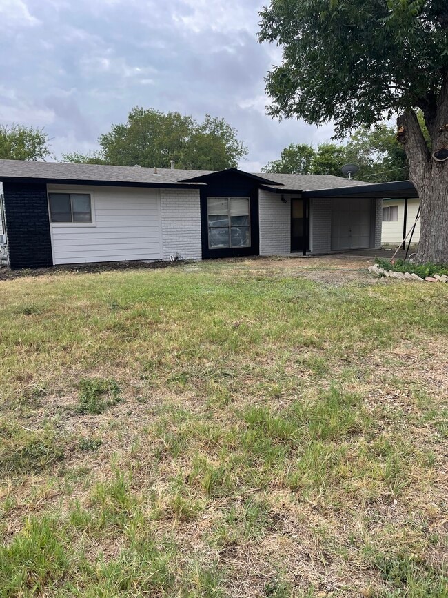 Building Photo - 401 W Lindbergh Blvd Rental