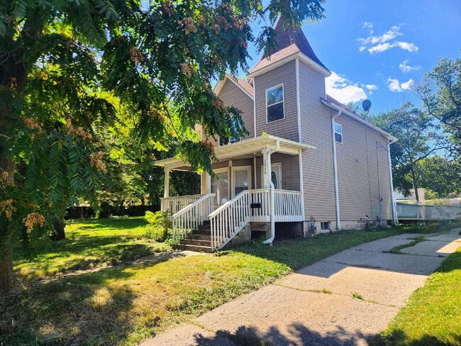 Photo - 1334 E 14th St