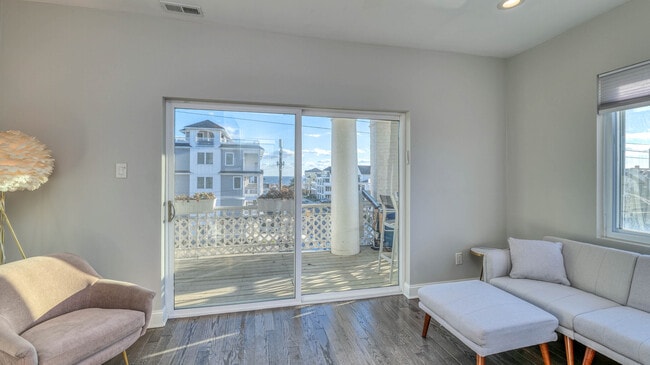 Photo - 25 S Surrey Ave