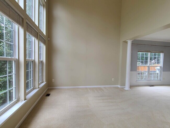 Photo - Gorgeous 6 BR Home, Convenient to Quantico & Commuting