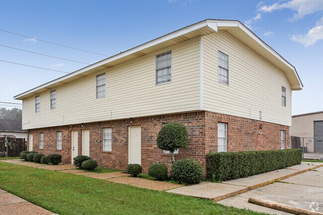 Building Photo - 8895 Richmond Dr Rental