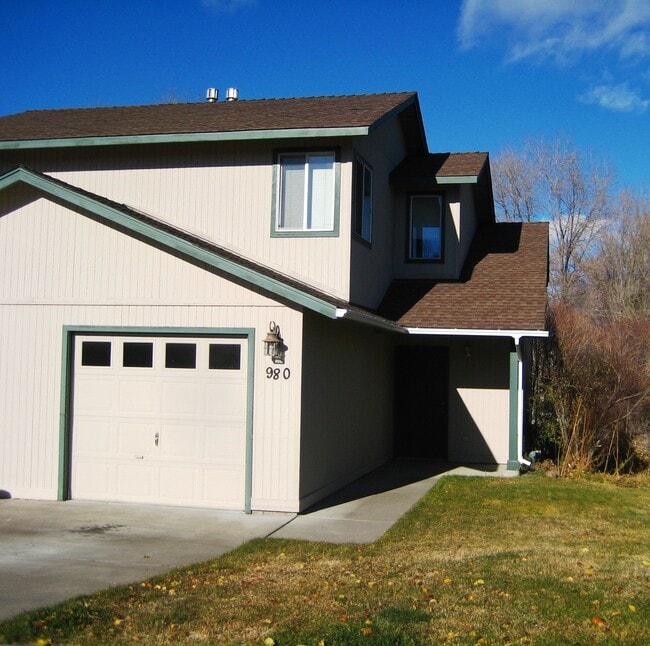 Building Photo - h978 - 980 Unit 980