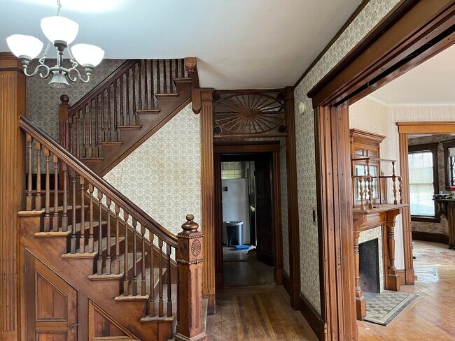 Entryway and formal dining room - 4 Melville St House