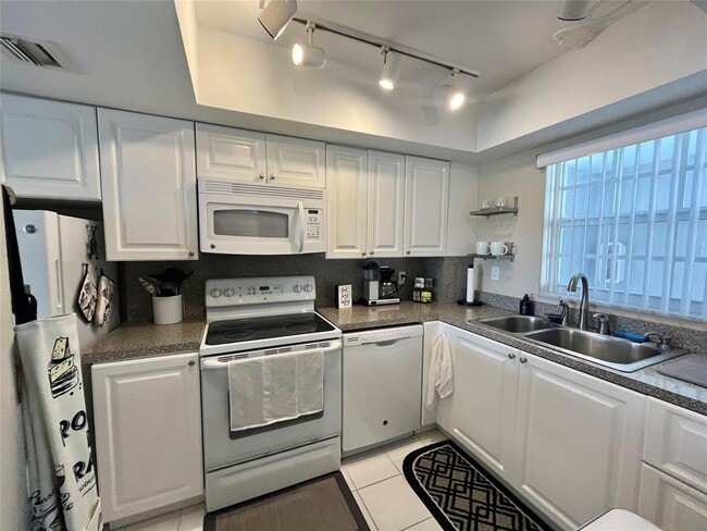 Photo - 140 NE 28th Ave Unit 305