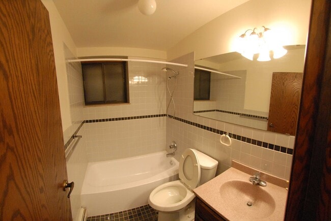 Apt. 02 Bathroom