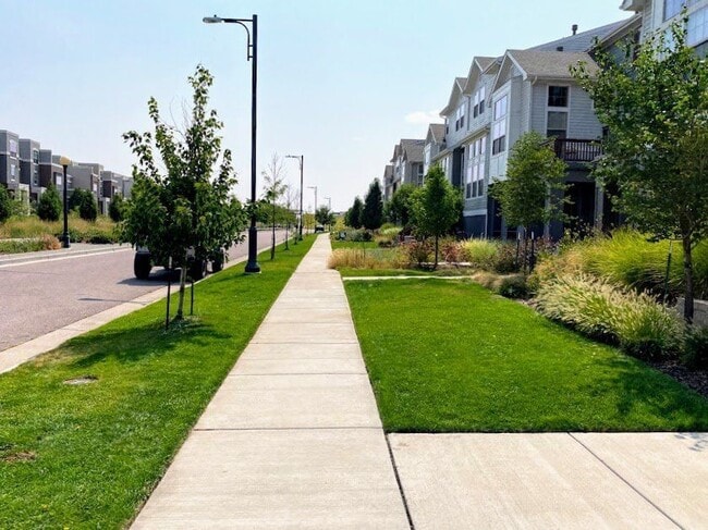 Photo - 5447 Valentia St