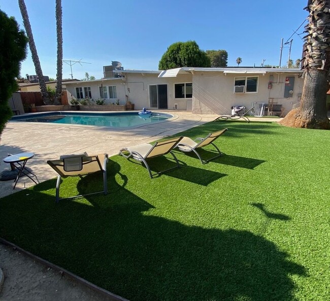 Photo - 19516 Stagg St