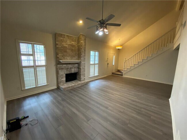 Photo - 7127 Chimney Corners