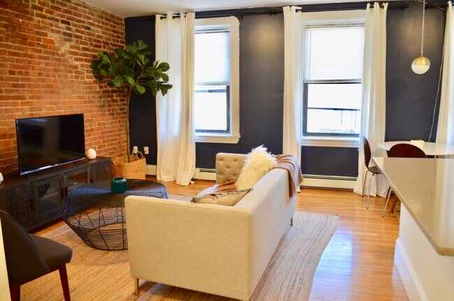 Photo - NO BROKER FEE!   RENOVATED TOP FLOOR 2 BEDROOM IN SOUTH END BROWNSTONE