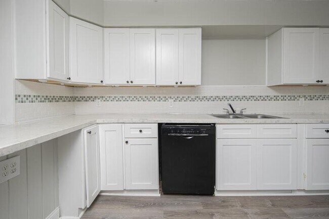 Photo - 690 2nd Ave