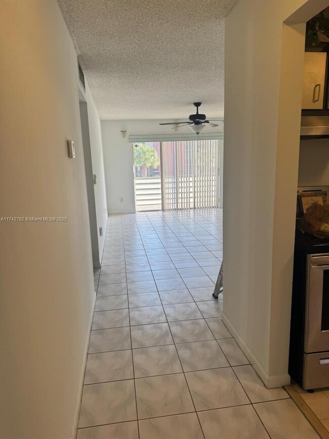 Photo - 2800 NW 56th Ave Unidad G205 Rental