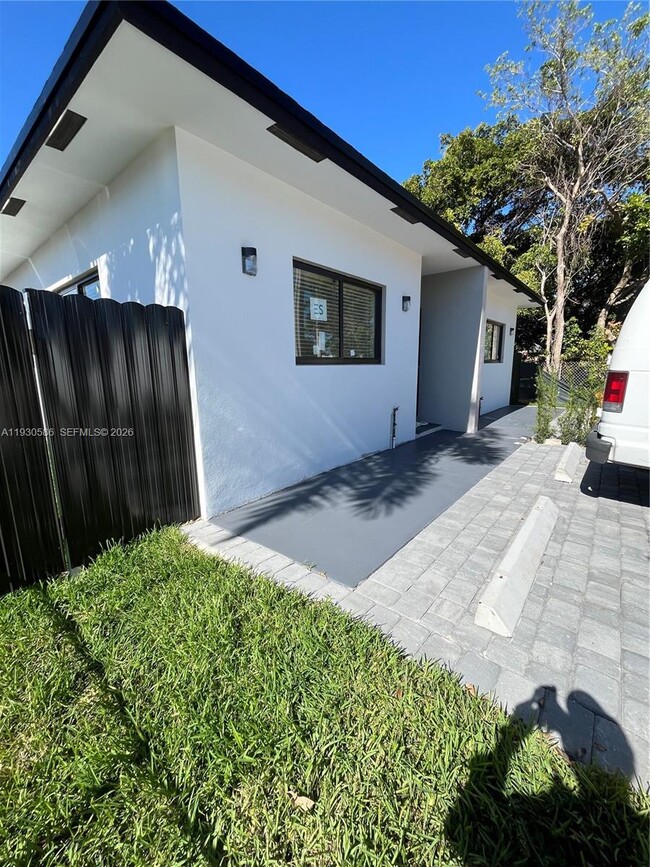 Photo - 119 NW 5th Ave Unit 1